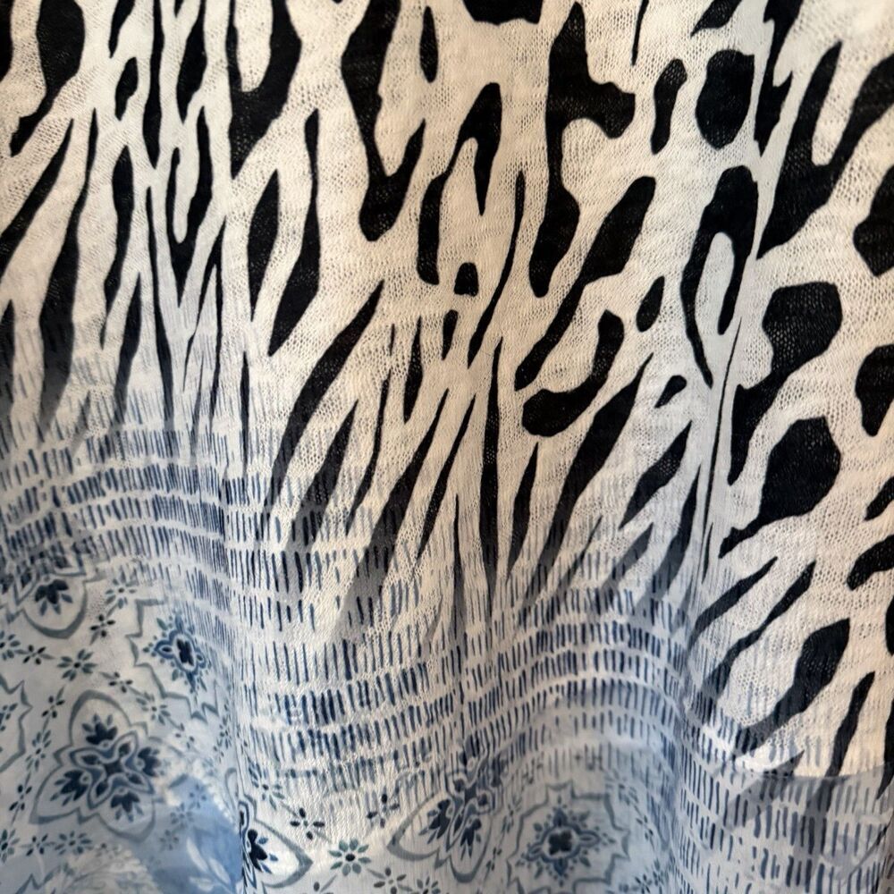 Jess & Jane Small "Panthera" Tunic Top Animal Blouse Lightweight Blue Hem NWT - Picture 6 of 6